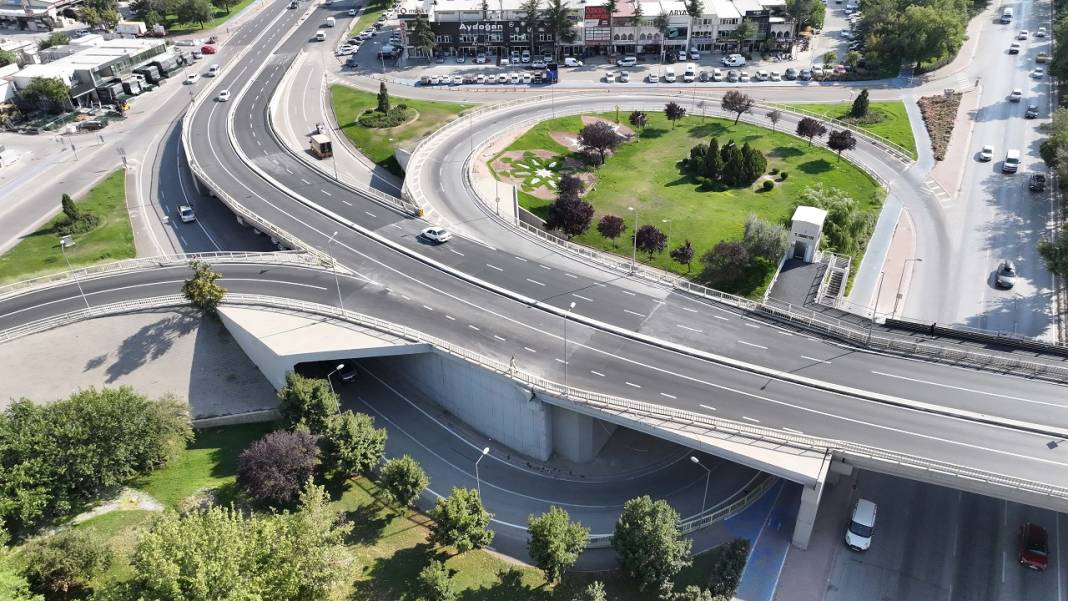 Konya'da Uluyayla ve Altıyol üst geçitleri kaymak gibi oldu 9